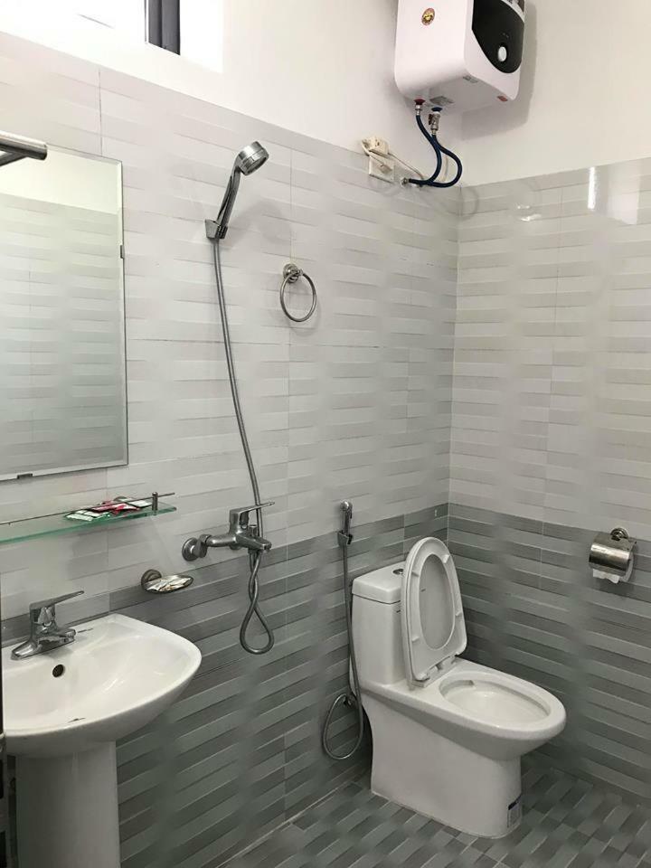 Nhà nghỉ Mạnh Bình Hai Phong Esterno foto